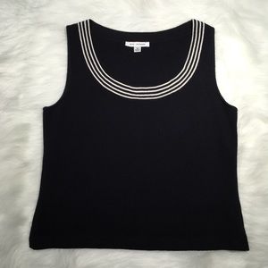 St. John tank style black & white blouse size M A8